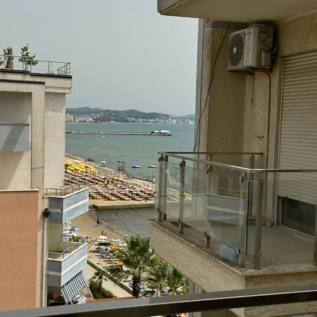 Lions Gate 7 Apartman *