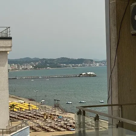 Lions Gate 7 *